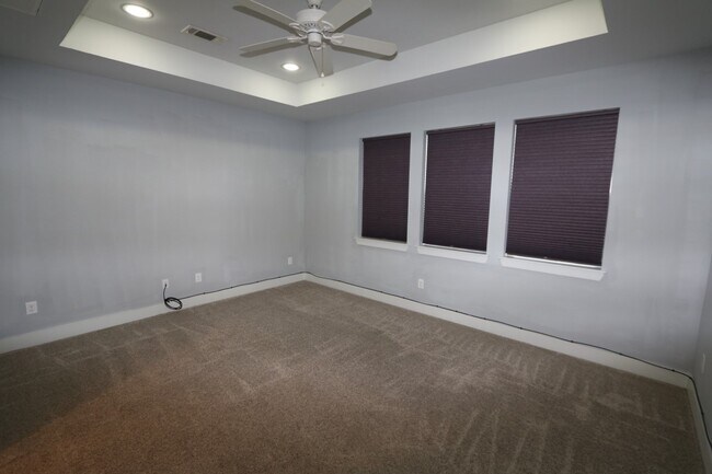 Building Photo - 2103 Hadley St