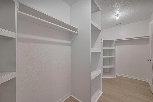 Building Photo - 6219 Canada Dr