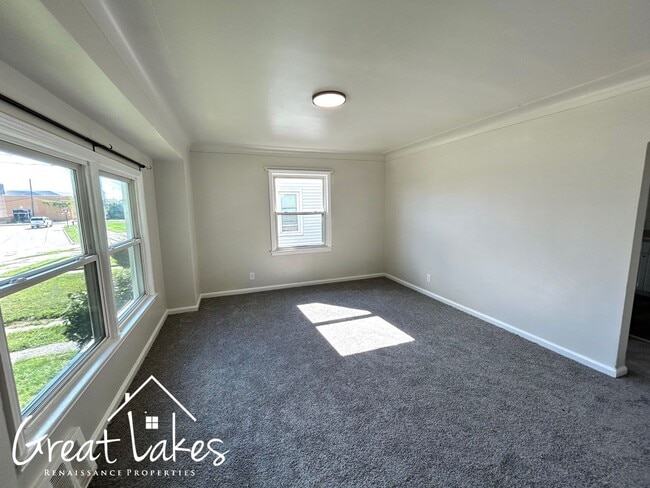 Building Photo - Charming 3 Bedroom 1 Bathroom now availabl...