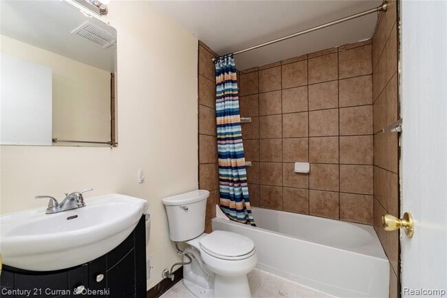 Building Photo - 44543 Savery Dr