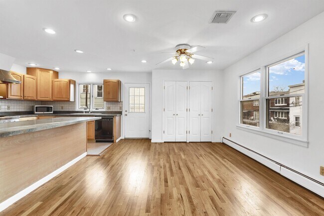 Building Photo - 234 Cliff St