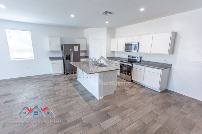 Building Photo - 1330 W Hess Ave