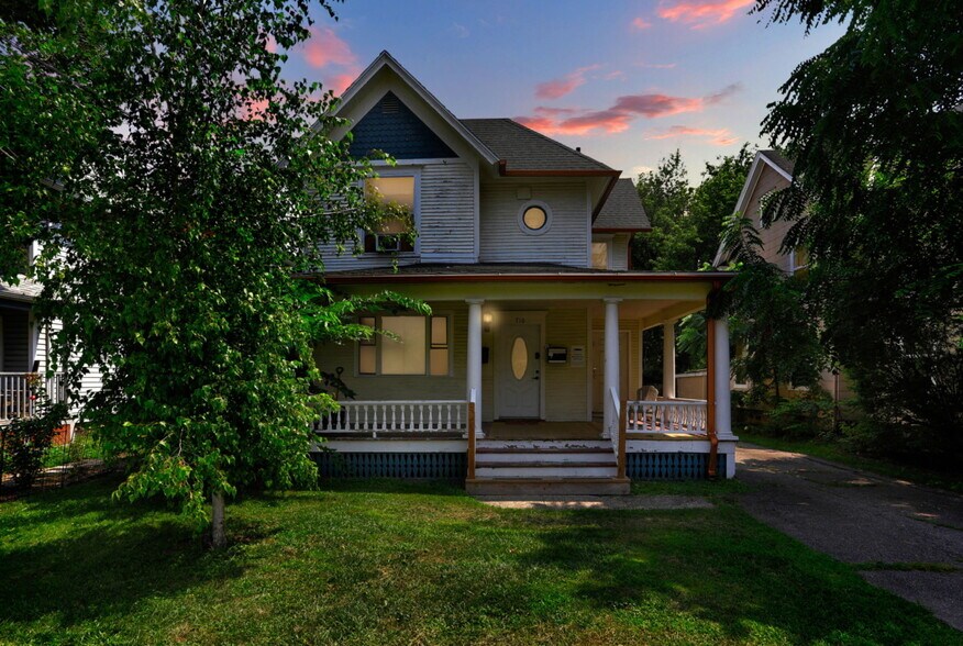 Building Photo - 716 N Walnut St