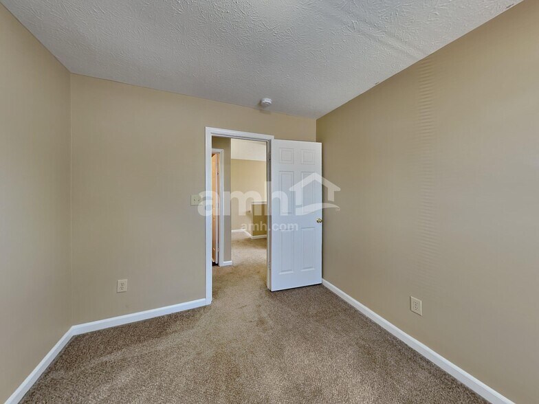 Building Photo - 6658 W Longview Dr