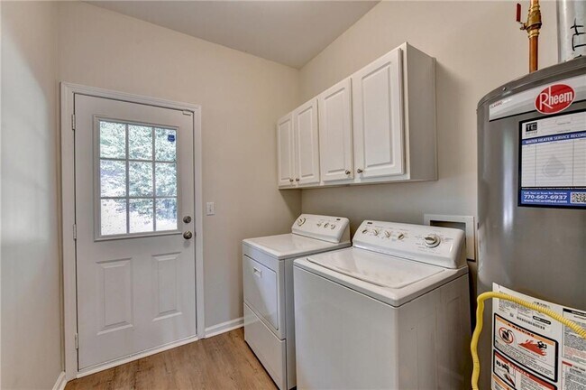 Building Photo - 2026 Merrimont Way