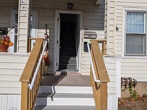 Building Photo - 6th St