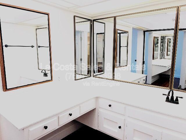 Building Photo - 2204 Plaza De Las Flores Plz