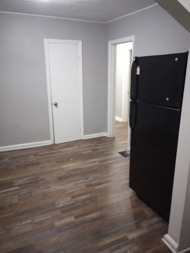 Building Photo - 2807 Sheldon Ave