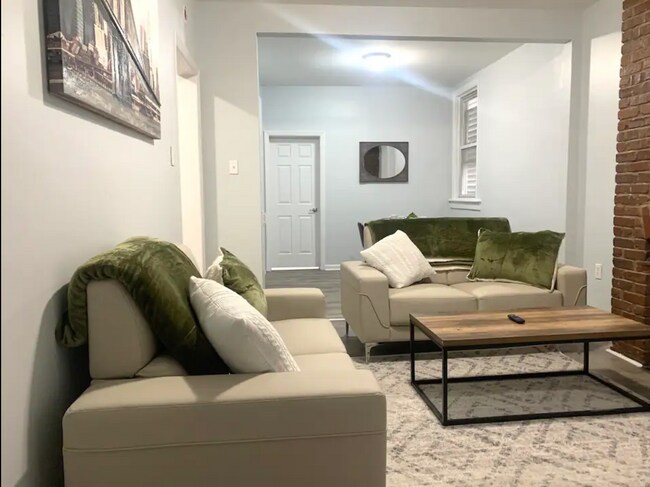 Primary Photo - 22 Zabriskie St