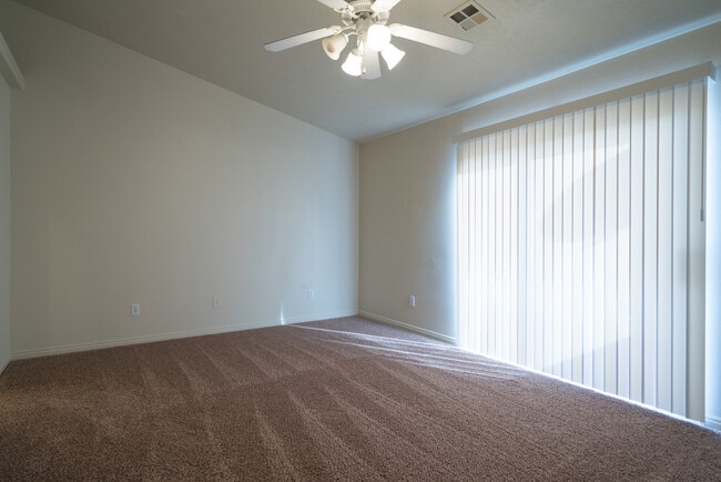 Building Photo - Five bedroom, three bath, 2,300 sq ft town...
