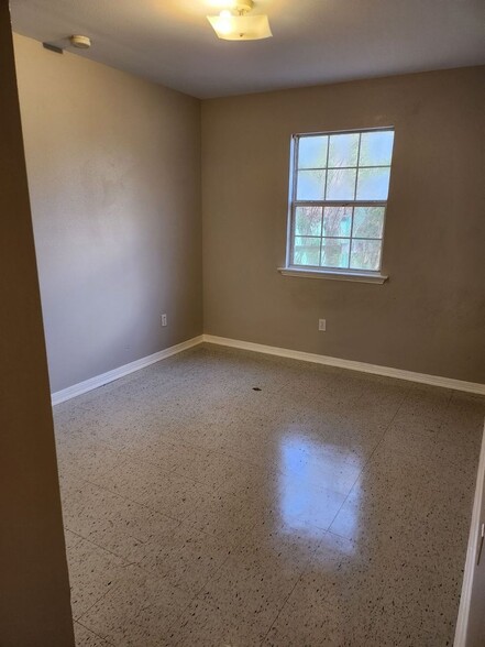 Building Photo - 13339 Vermont St