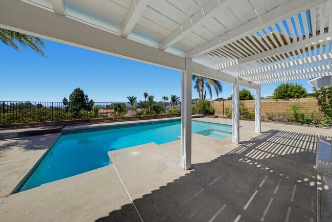 Building Photo - GORGEOUS VIEWS of Anahiem Hills