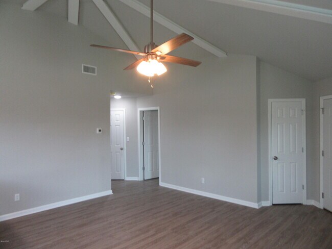 Building Photo - 1302 Grace Ave