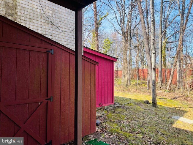 Building Photo - 8613 Seasons Way