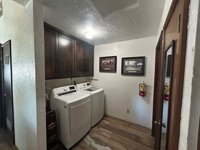 Building Photo - Moonridge 2 Bedroom/2 Baths