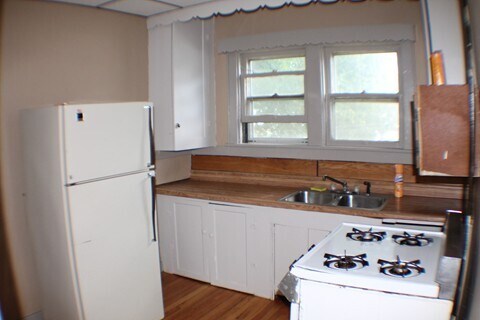 Primary Photo - 105 Forest St