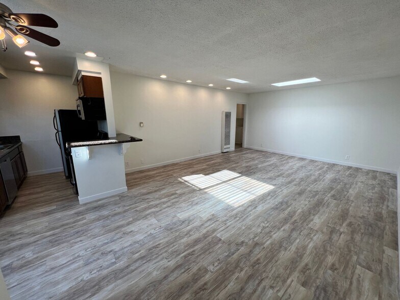 Building Photo - 12727 Matteson Ave