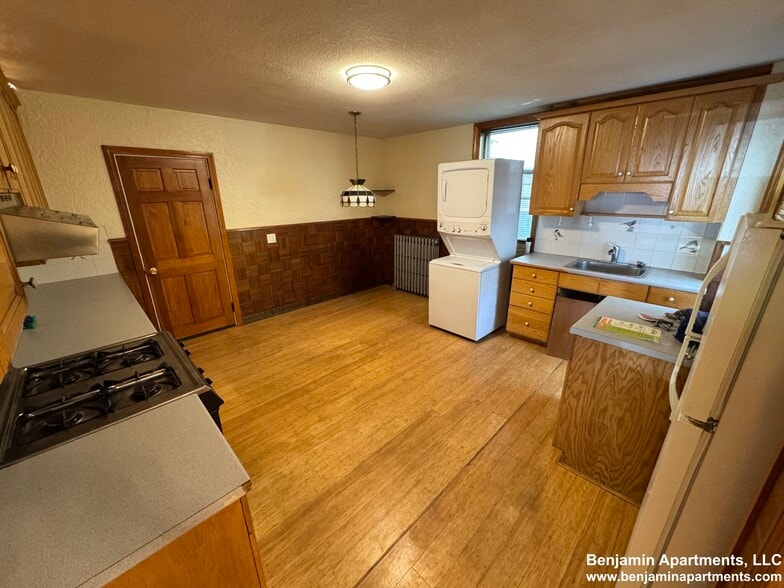 Eat-In Kitchen - 234 Cypress St