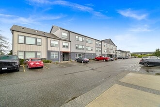 Building Photo - Beautiful Condo in Lynden