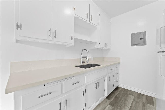 Building Photo - 2464 Penmar Ave