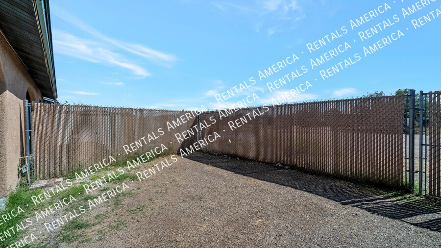 Building Photo - 1360 N Riverview Blvd