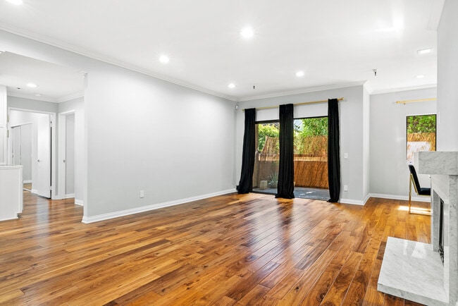 Building Photo - 14630 Dickens St