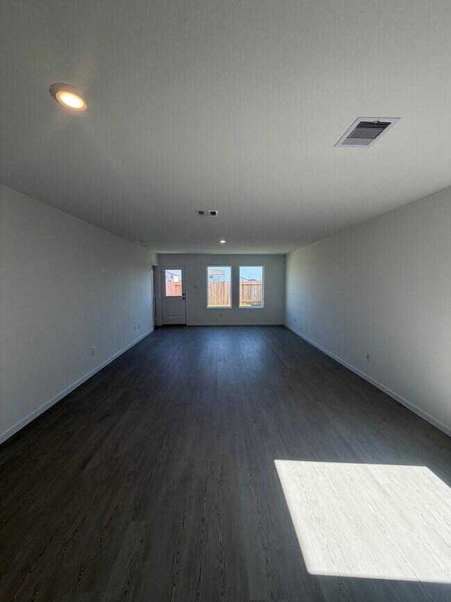 Building Photo - 662 Rd 590110