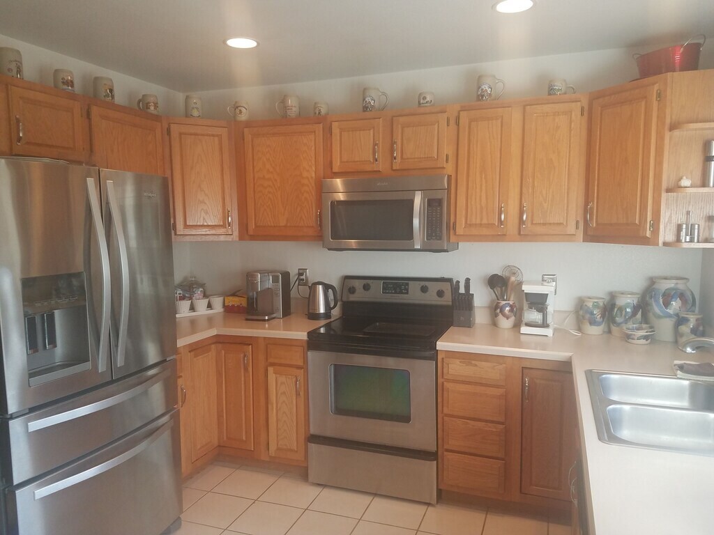 Ample cabinet and counter space - 103 Morningstar Cir
