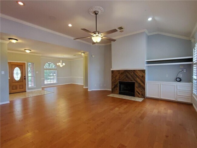 Building Photo - 10400 W Cave Loop