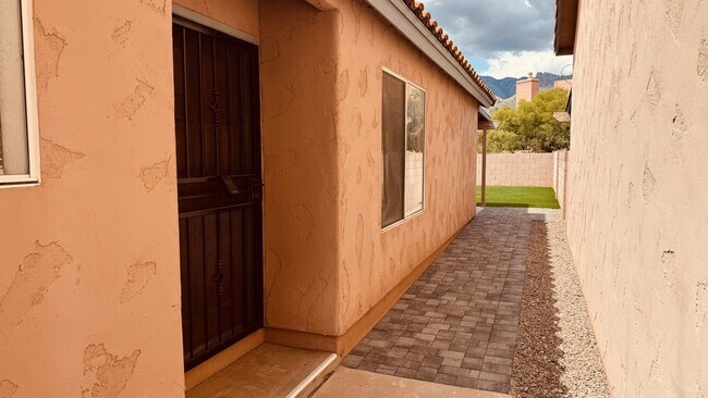 Building Photo - 7745 E Entrada De Ventana