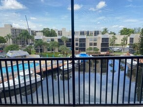 Building Photo - 9 Royal Palm Way