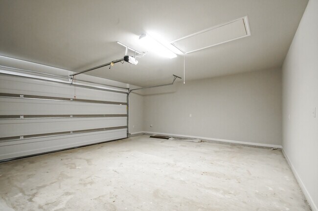 Building Photo - 7623 Waterview Dr