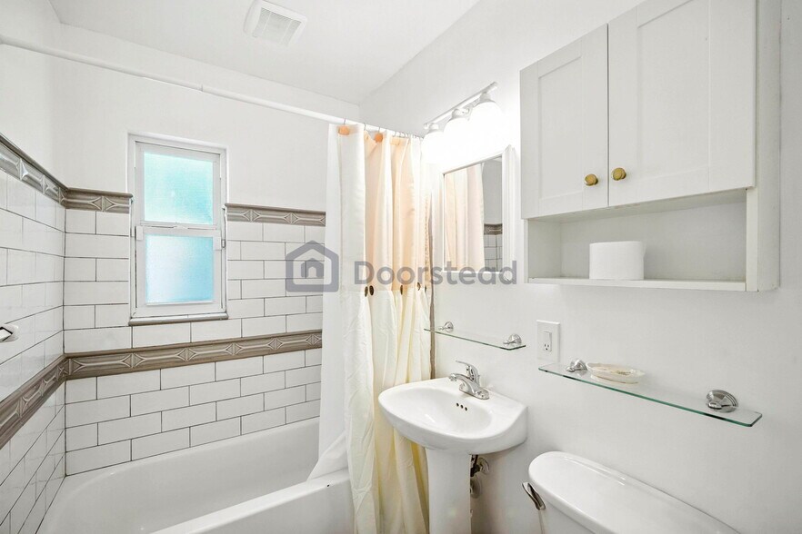 Building Photo - 4291 Porpoise Dr SE