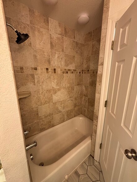 Building Photo - 1209 W Plum St