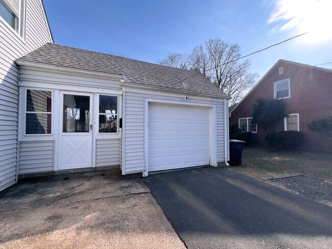 Building Photo - 215 Barbour Rd