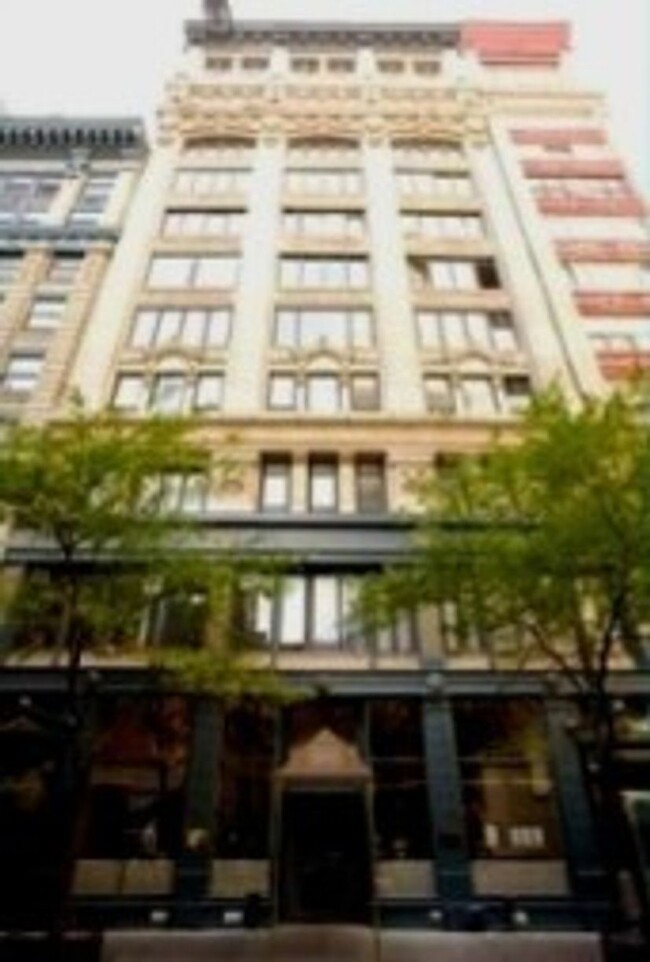 Building Photo - 12 E 12th St