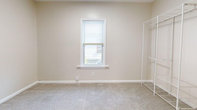 Building Photo - 3-Bedroom / 1.5 bath Single-Family Home