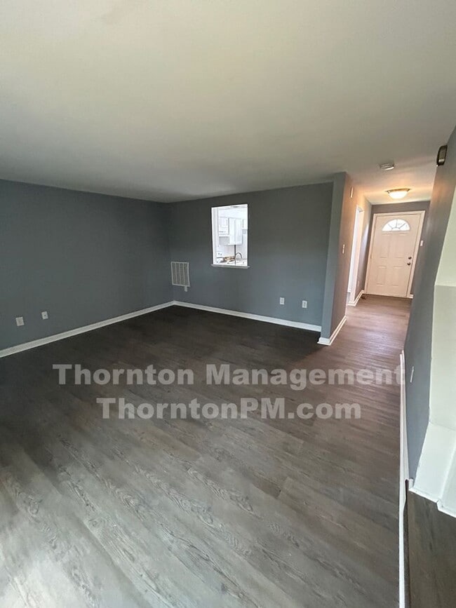 Building Photo - Culpeper Newly Renovated Townhouse