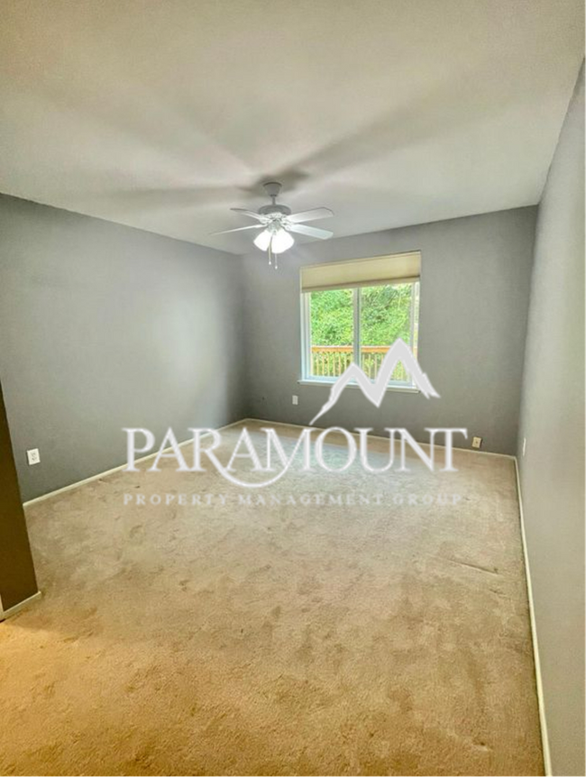 Building Photo - Charming 3-Bedroom Duplex Near Southworth ...