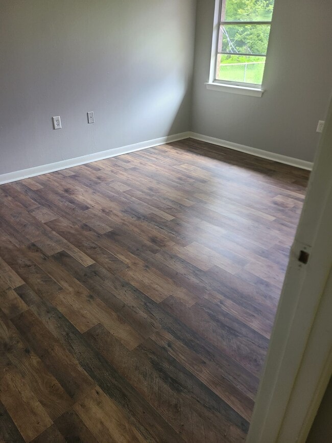 Building Photo - 3218 Seminole Dr