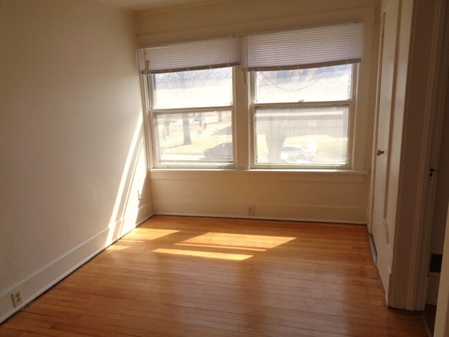 Building Photo - 936 D St