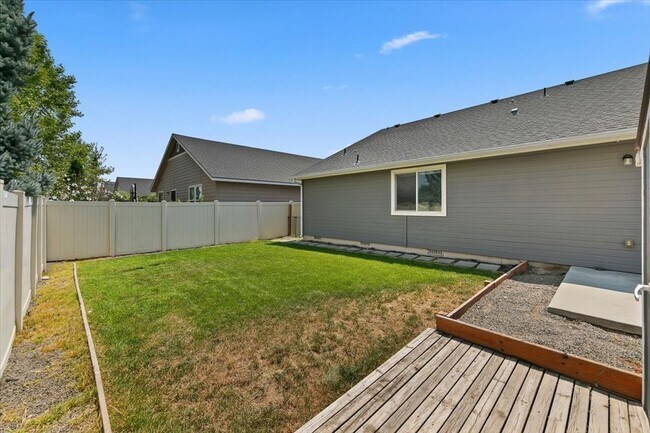 Building Photo - Charming 3-Bedroom Home with Fenced Yard in the Heart of Meridian