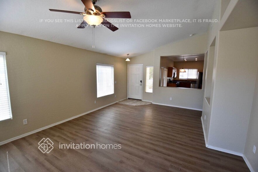 Building Photo - 668 E Cantebria Dr