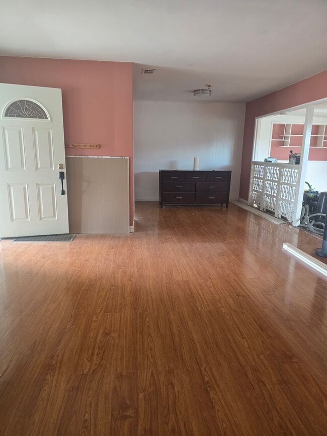 Building Photo - Singe House in garden Grove for Lease