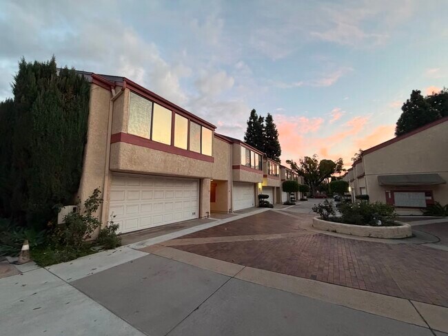 Building Photo - 1015 Arcadia Ave