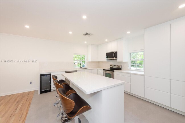 Building Photo - 6520 SW 76th St