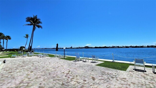 Building Photo - 2800 N Flagler Dr