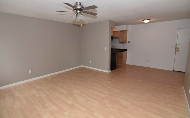 Building Photo - 2740 Pleasant