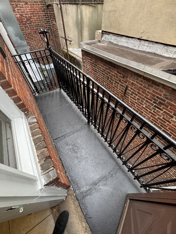 Building Photo - 905-909 Christian St