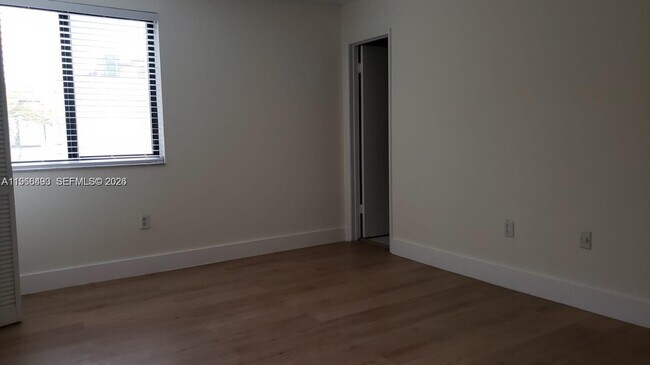 Building Photo - 10221 Fontainebleau Blvd